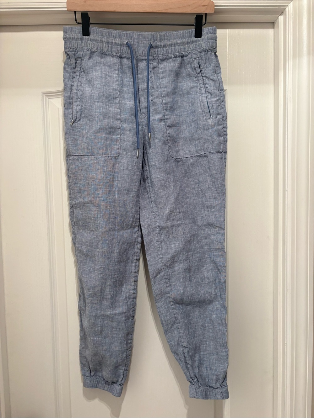 Women’s Athleta Retreat Linen Jogger Pants in a chambray blue color size 4